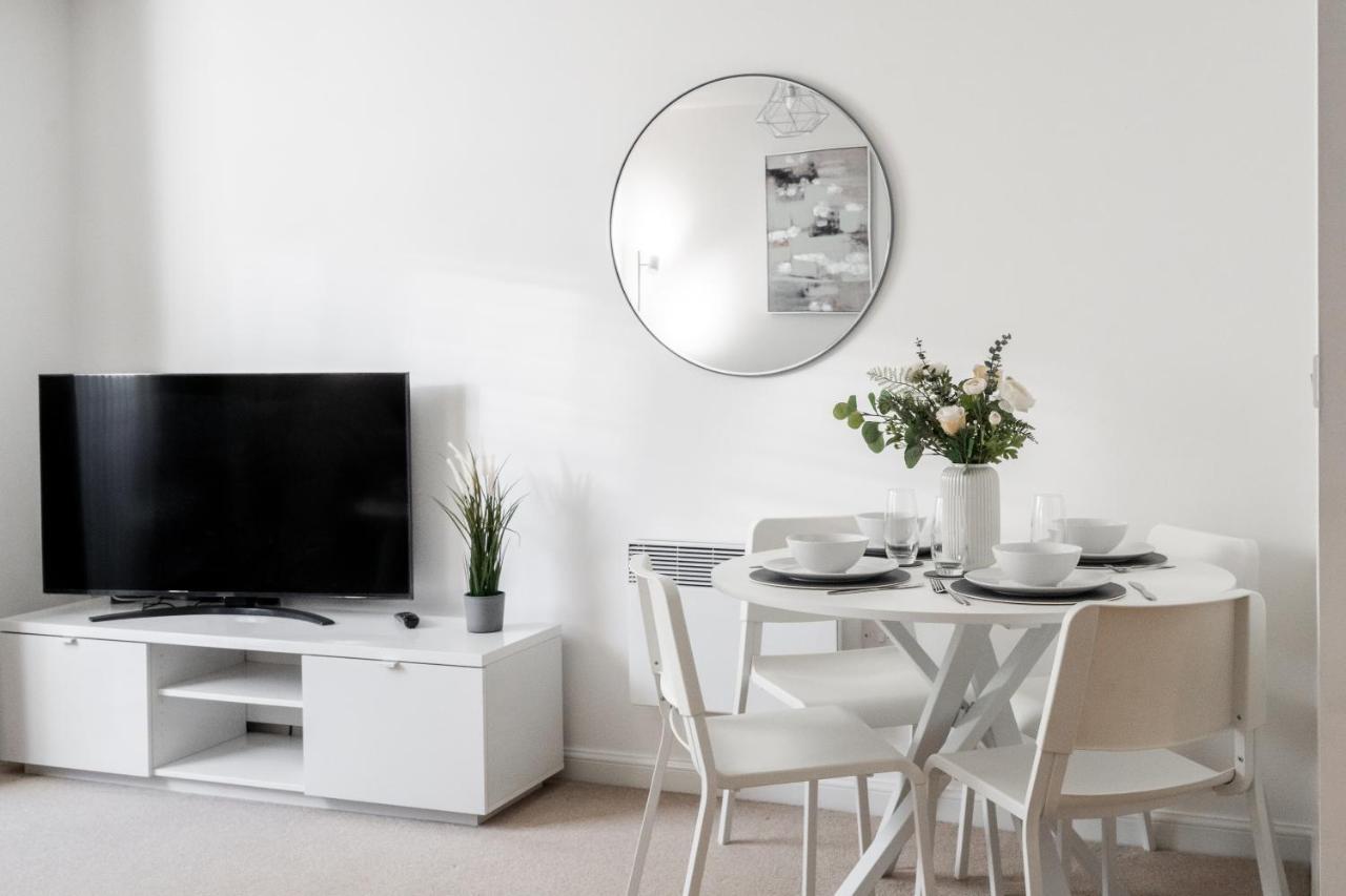 Lovely Modern 2 Bed City Centre Apartment With Free Parking - Double Or Twin Beds Available ウォルヴァーハンプトン エクステリア 写真