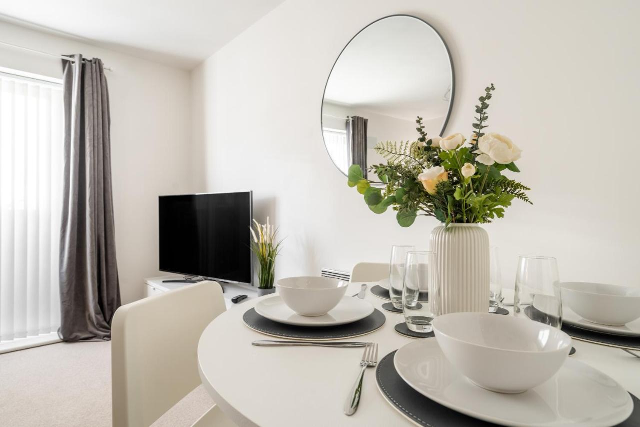 Lovely Modern 2 Bed City Centre Apartment With Free Parking - Double Or Twin Beds Available ウォルヴァーハンプトン エクステリア 写真