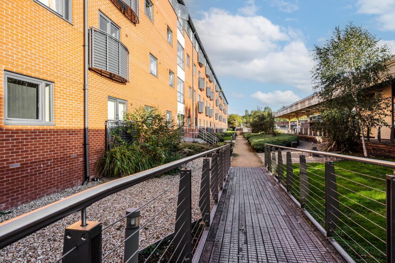 Lovely Modern 2 Bed City Centre Apartment With Free Parking - Double Or Twin Beds Available ウォルヴァーハンプトン エクステリア 写真